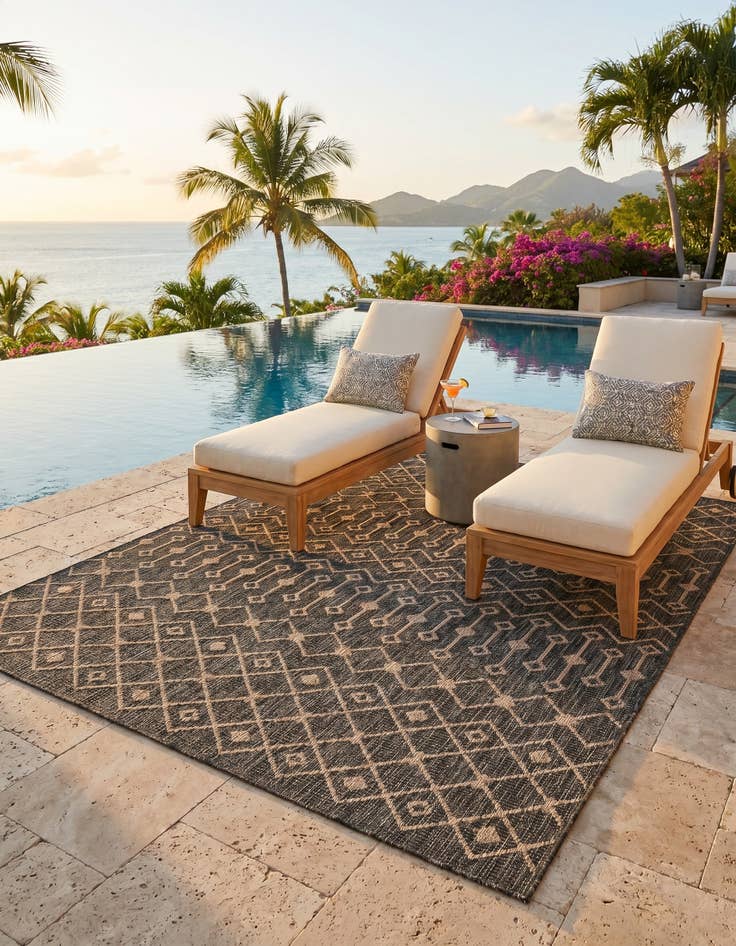 Detail image of 5' 3 x 8' Easy-Clean Lattice Indoor / Outdoor Rug