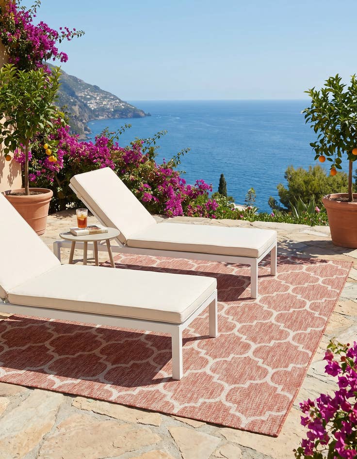 Detail image of 5' 3 x 8' Easy-Clean Lattice Indoor / Outdoor Rug