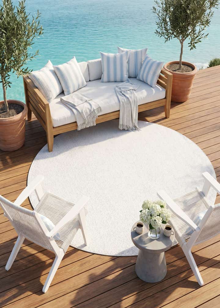 7' 10 x 7' 10 Easy-Clean Solid Indoor / Outdoor Round Rug