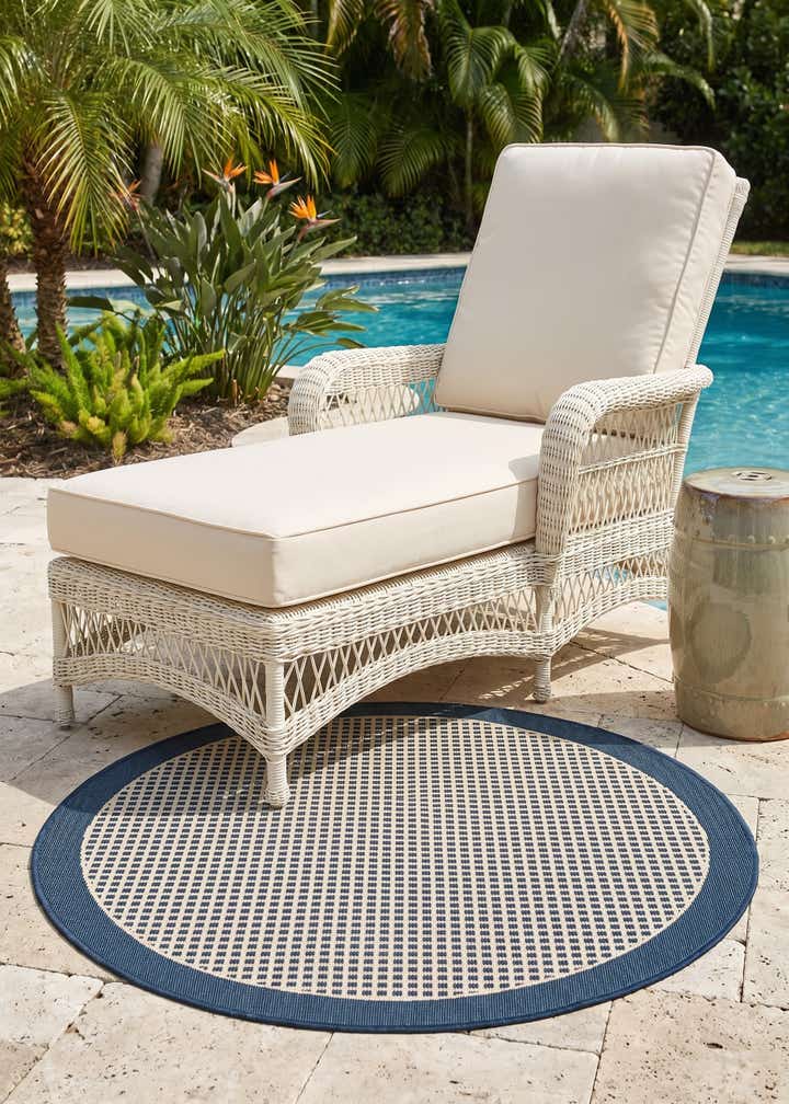 3' x 3' Easy-Clean Border Indoor / Outdoor Round Rug