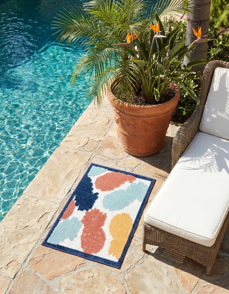 Detail image of 2' x 3' Easy-Clean Belize Indoor / Outdoor Rug