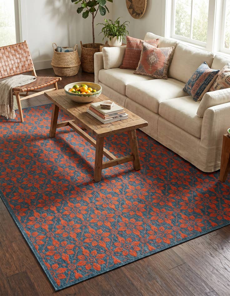 Detail image of 7' 10 x 10' Easy-Clean Lattice Indoor / Outdoor Rug
