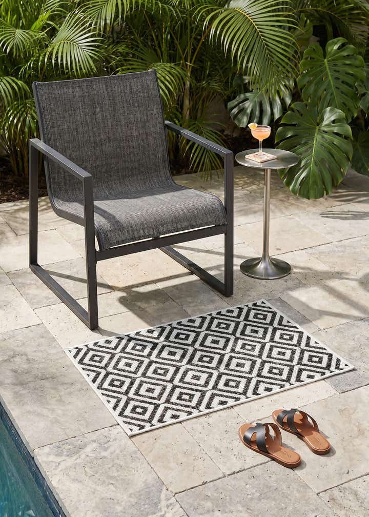 2' x 3' Easy-Clean Jill Zarin Costa Rica Indoor / Outdoor Rug