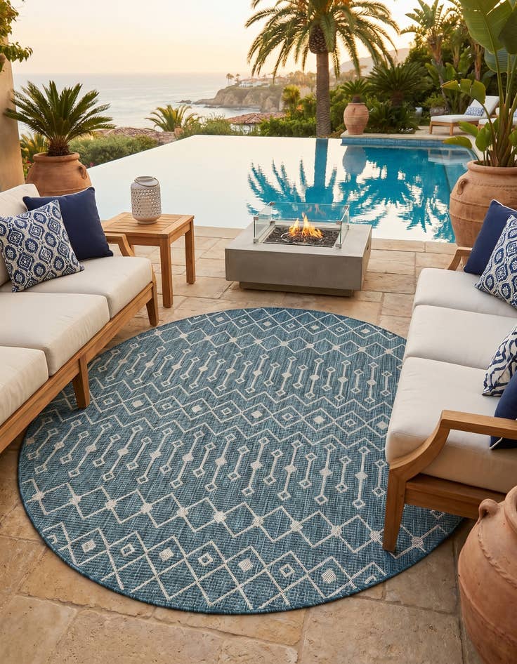 Detail image of 6' x 6' Easy-Clean Lattice Indoor / Outdoor Round Rug