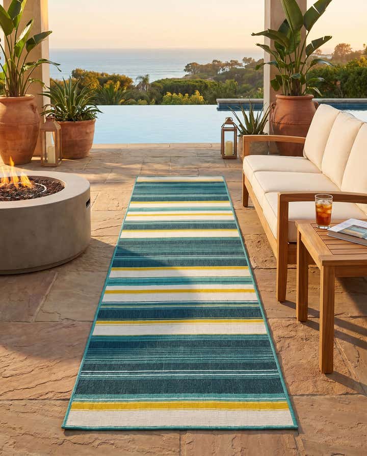 2' 7 x 10' Easy-Clean Border Indoor / Outdoor Runner Rug