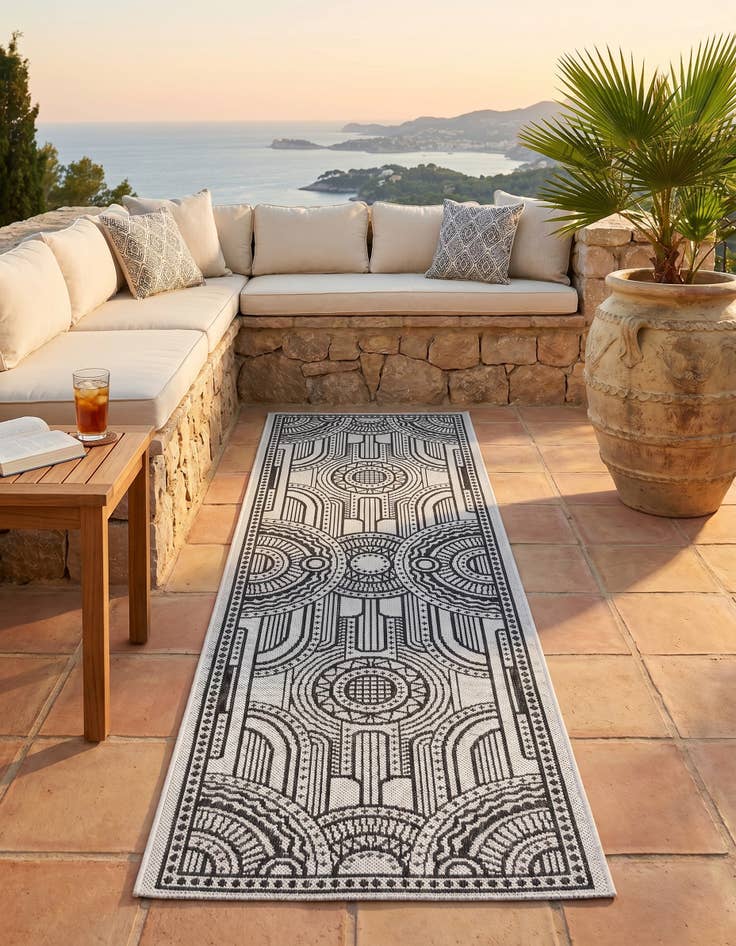 Detail image of 2' x 6' 1 Easy-Clean Traditional Indoor / Outdoor Runner Rug