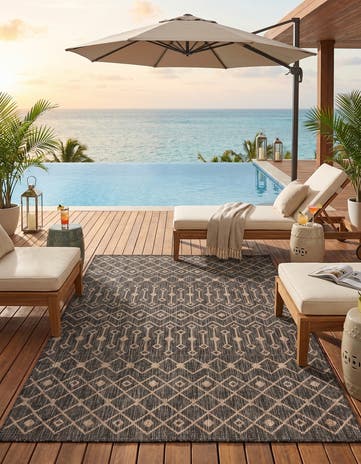 5' 3 x 8' Easy-Clean Lattice Indoor / Outdoor Rug