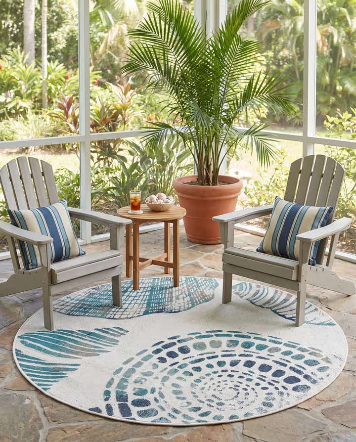 5' 3 x 5' 3 Easy-Clean Coastal Indoor / Outdoor Round Rug