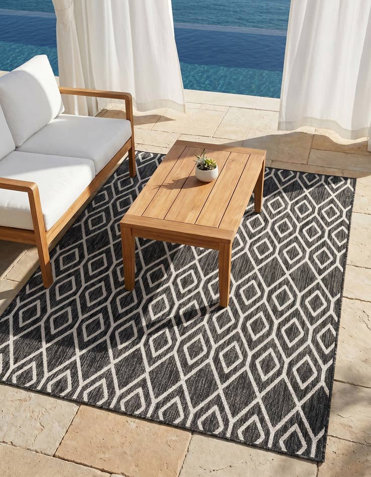 Detail image of 5' 3 x 8' Easy-Clean Jill Zarin Turks and Caicos Indoor / Outdoor Rug
