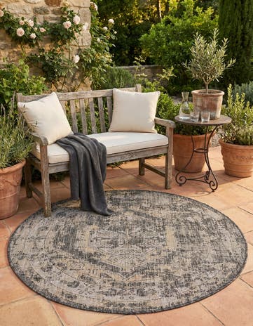 4' x 4' Easy-Clean Traditional Indoor / Outdoor Round Rug