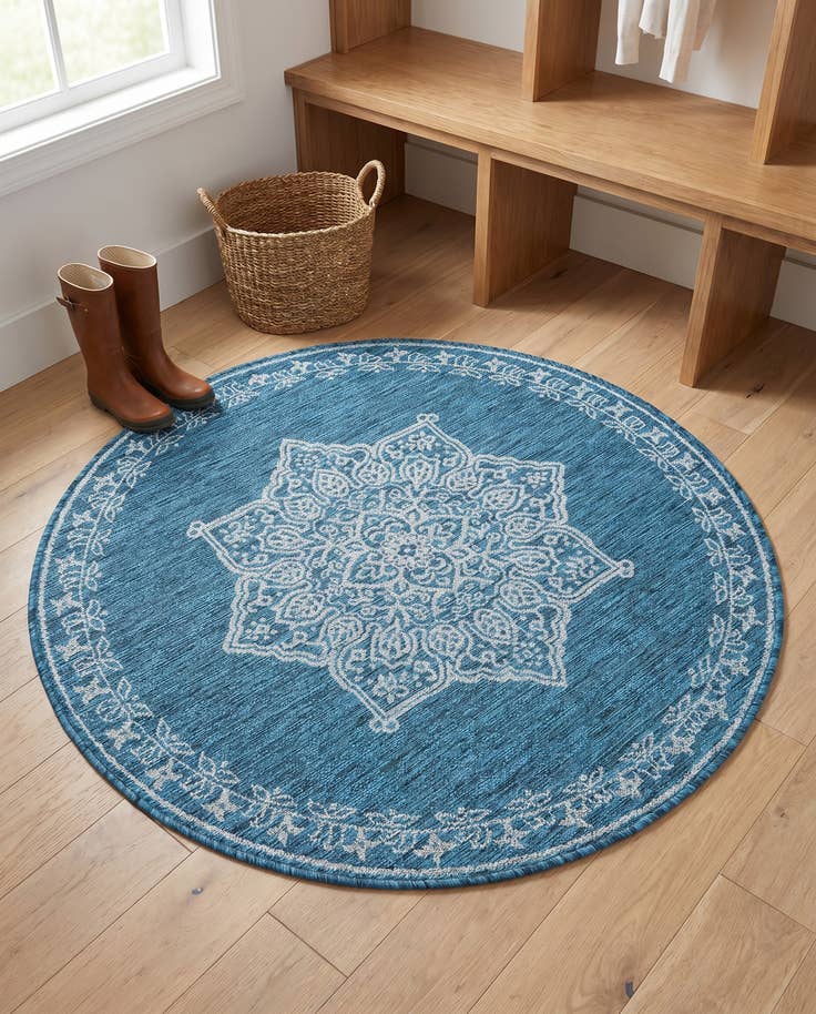 Detail image of 4' x 4' Easy-Clean Traditional Indoor / Outdoor Round Rug