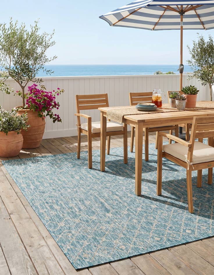 Detail image of 5' 3 x 8' Easy-Clean Lattice Indoor / Outdoor Rug