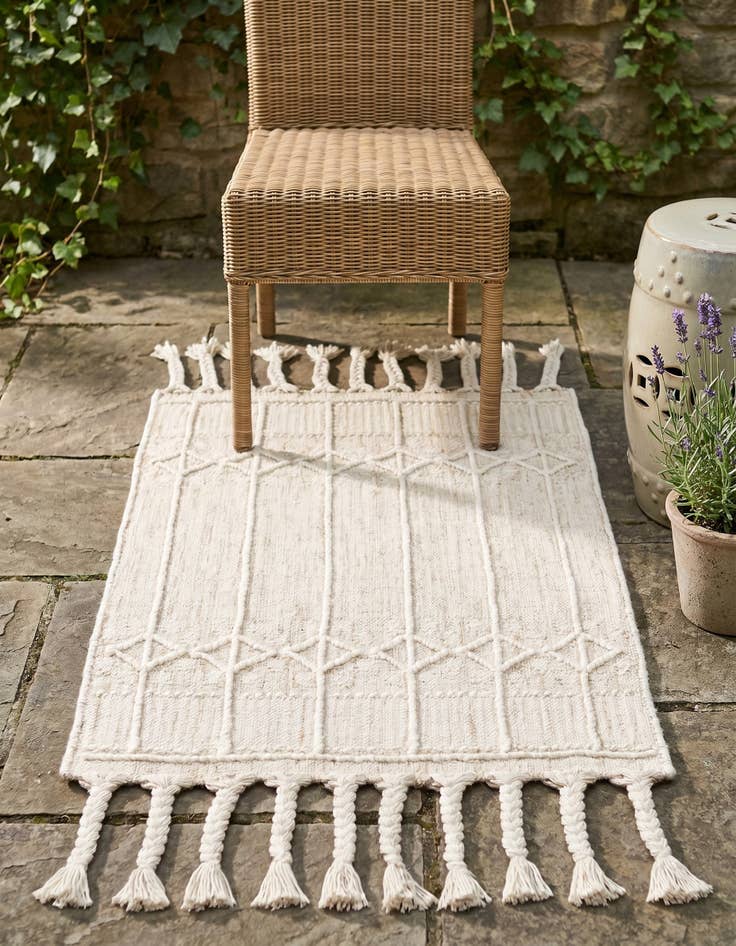 Detail image of 2' x 3' 1 Easy-Clean Eco Bohemian Indoor / Outdoor Rug
