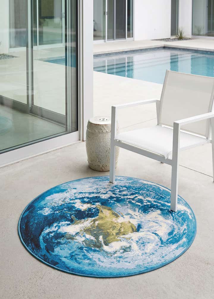 3' 3 x 3' 3 Easy-Clean Modern Indoor / Outdoor Round Rug
