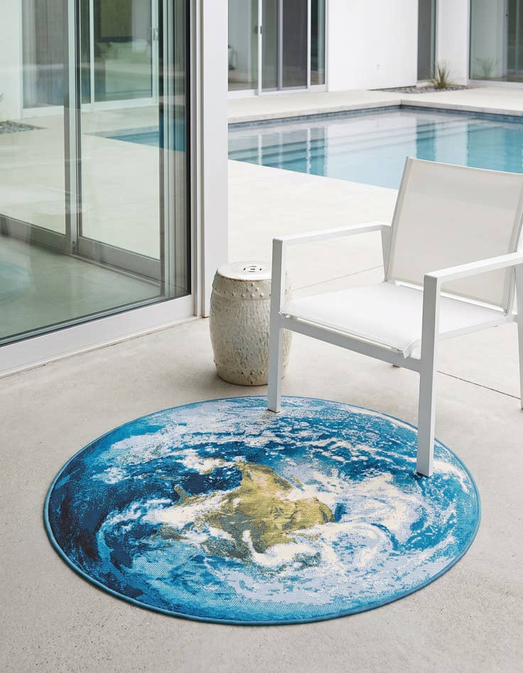 Detail image of 3' 3 x 3' 3 Easy-Clean Modern Indoor / Outdoor Round Rug