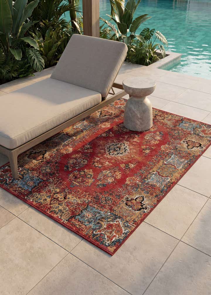 4' x 6' Easy-Clean Traditional Indoor / Outdoor Rug