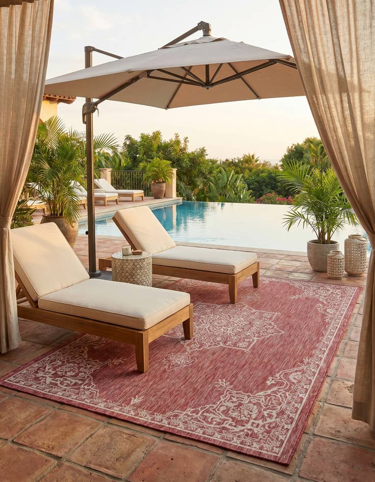 Detail image of 5' 3 x 8' Easy-Clean Traditional Indoor / Outdoor Rug