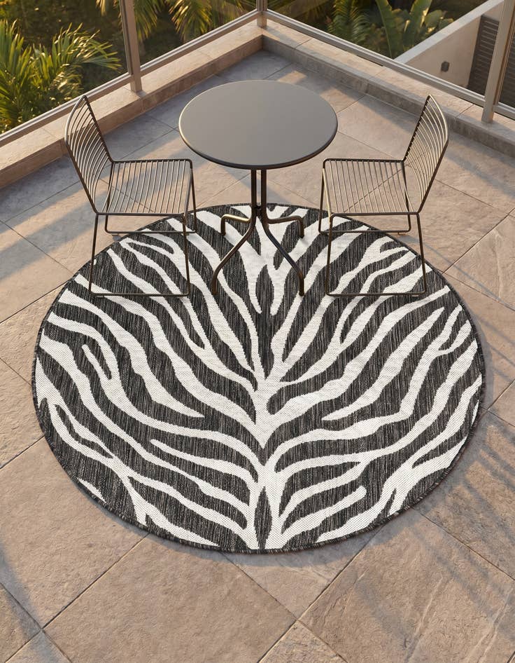 Detail image of 4' x 4' Easy-Clean Safari Indoor / Outdoor Round Rug