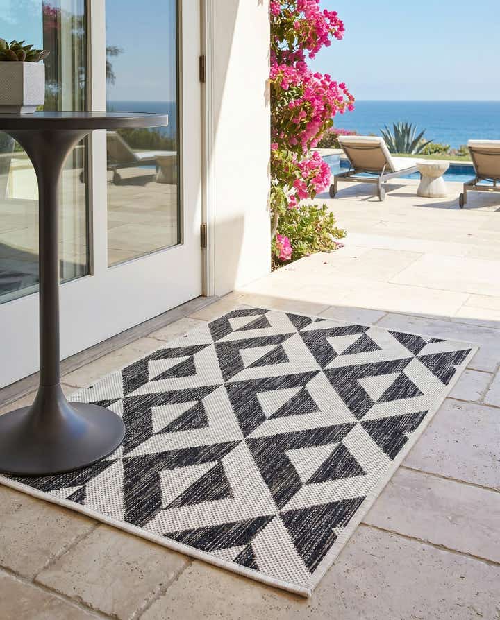 2' x 3' Easy-Clean Jill Zarin Napa Indoor / Outdoor Rug