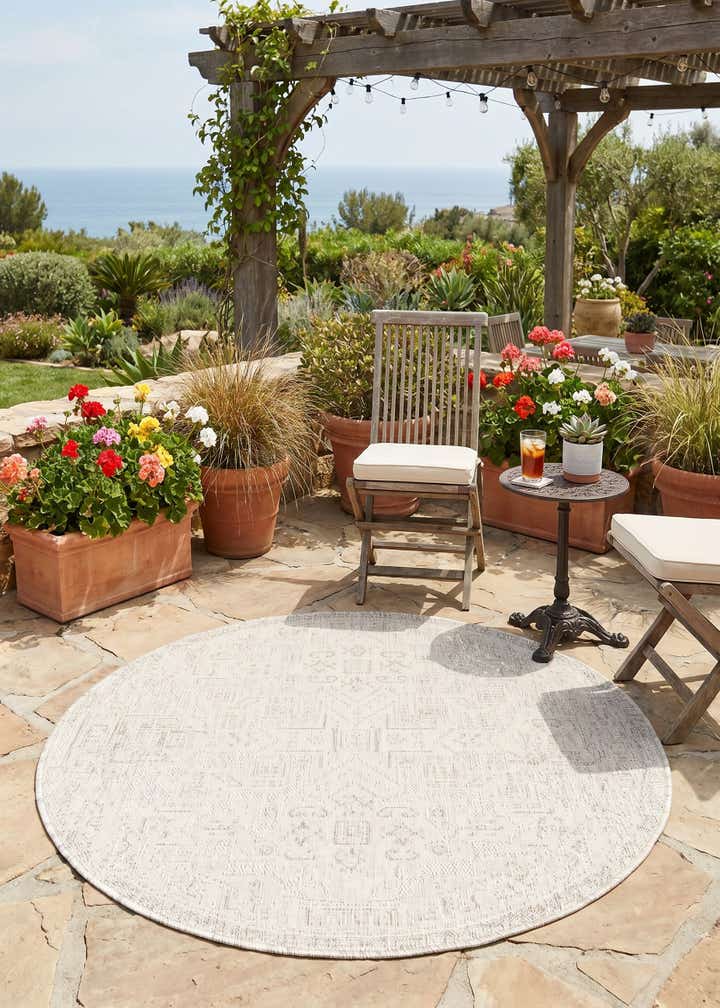 4' x 4' Easy-Clean Aztec Indoor / Outdoor Round Rug
