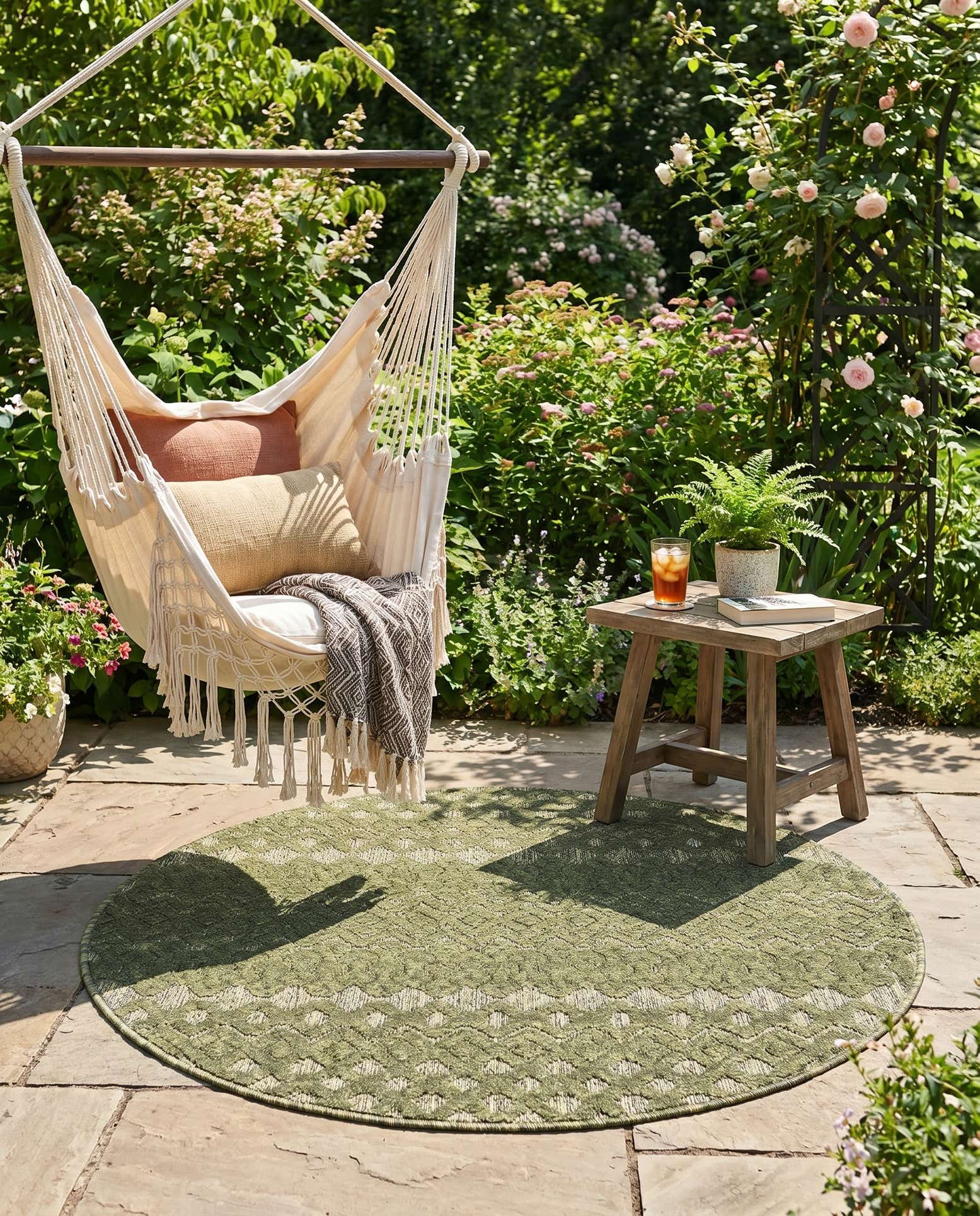 4' x 4' Easy-Clean Trellis Textured Indoor / Outdoor Round Rug