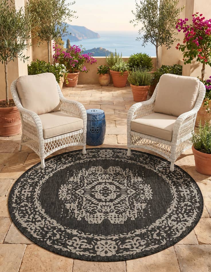 Detail image of 5' 3 x 5' 3 Easy-Clean Traditional Indoor / Outdoor Round Rug
