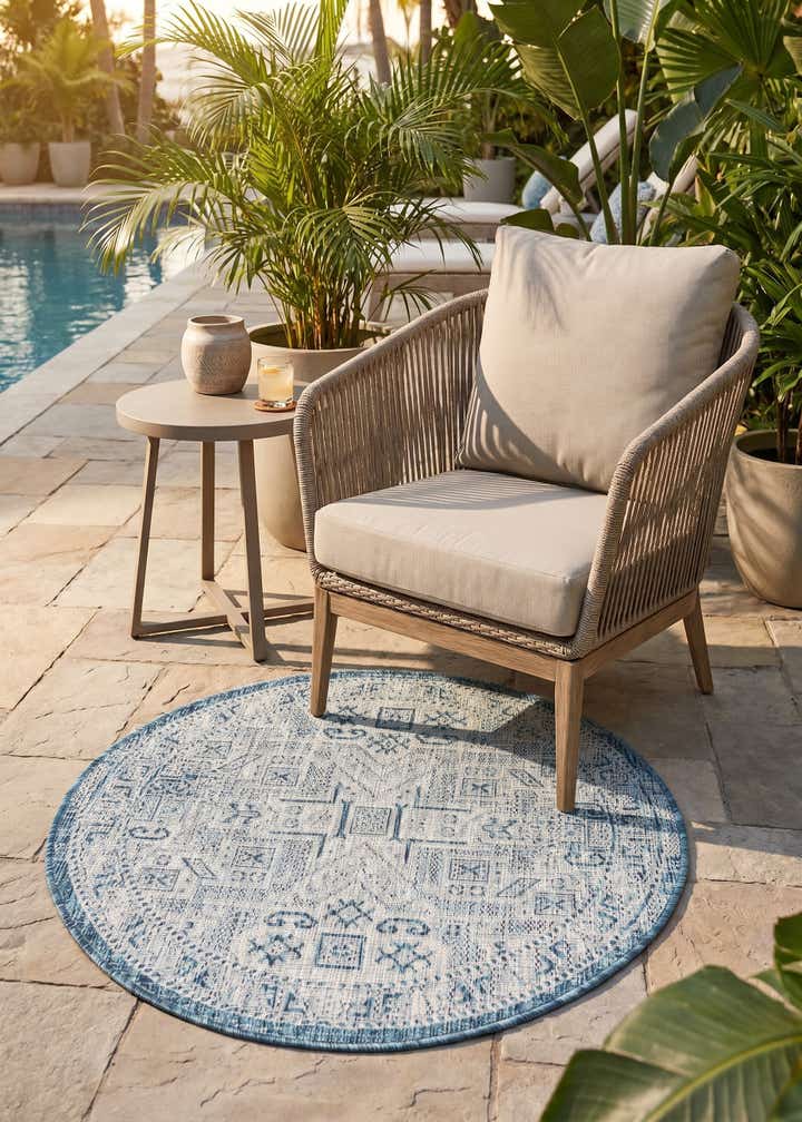 3' x 3' Easy-Clean Aztec Indoor / Outdoor Round Rug