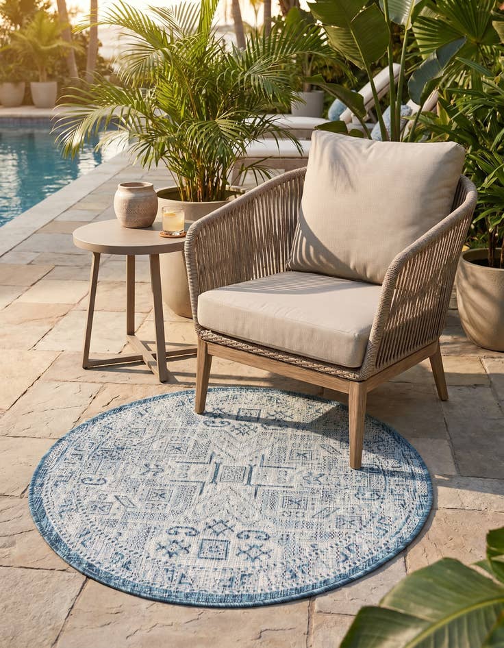 Detail image of 3' x 3' Easy-Clean Aztec Indoor / Outdoor Round Rug