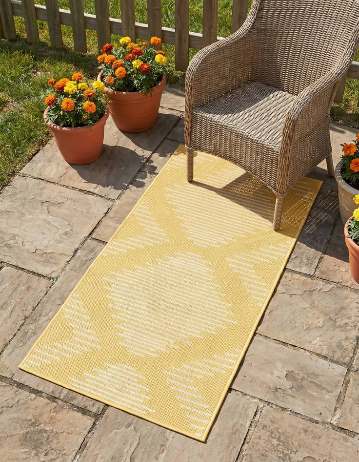 Detail image of 2' x 4' Easy-Clean Modern Indoor / Outdoor Runner Rug