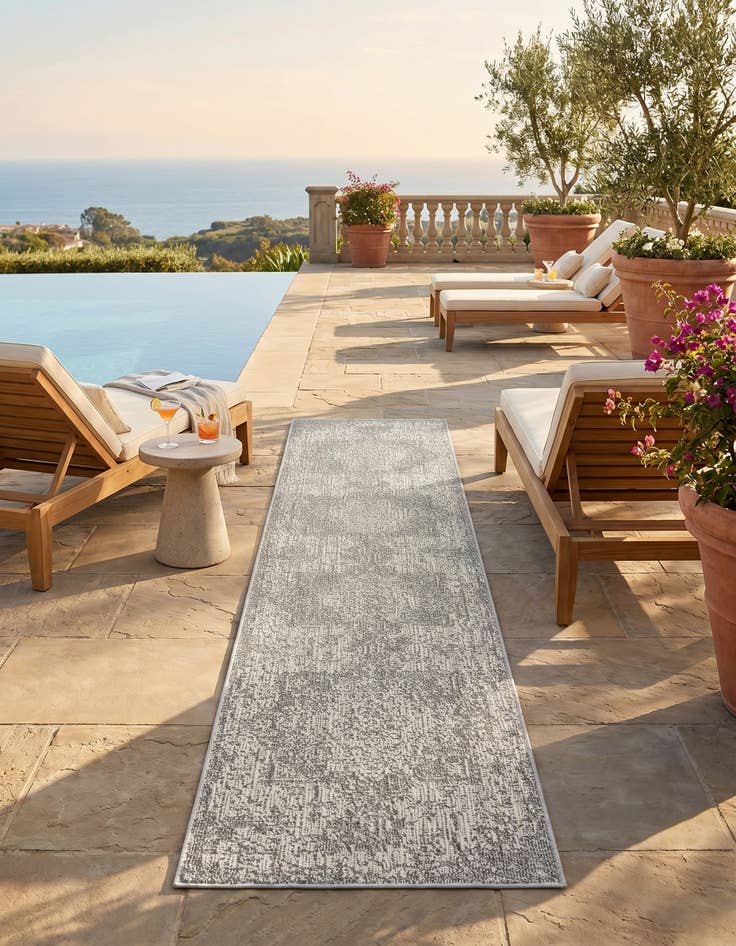 Detail image of 2' 7 x 12' Easy-Clean Traditional Indoor / Outdoor Runner Rug