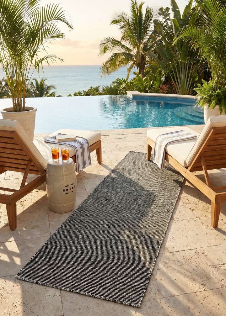 2' 7 x 8' Easy-Clean Jill Zarin Palm Springs Indoor / Outdoor Runner Rug