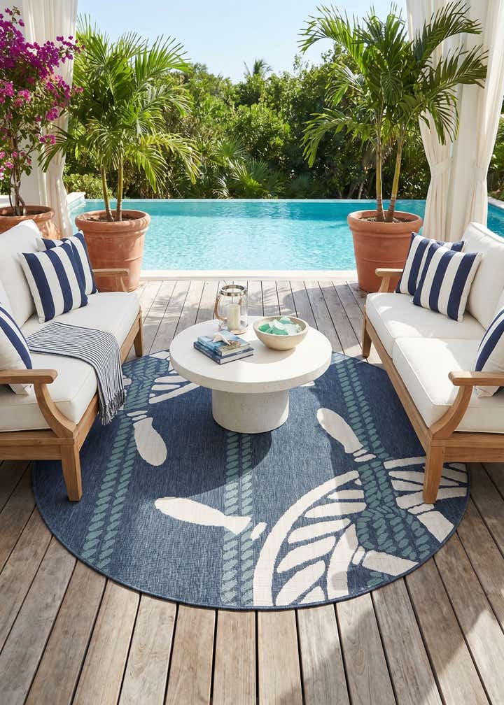 7' x 7' Easy-Clean Coastal Indoor / Outdoor Round Rug