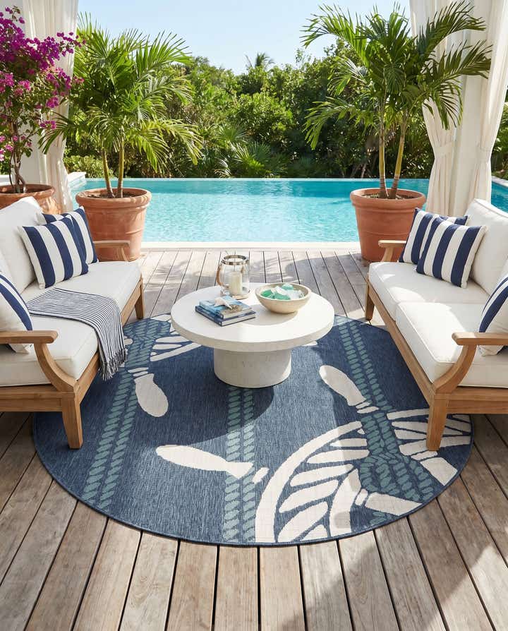 7' x 7' Easy-Clean Coastal Indoor / Outdoor Round Rug