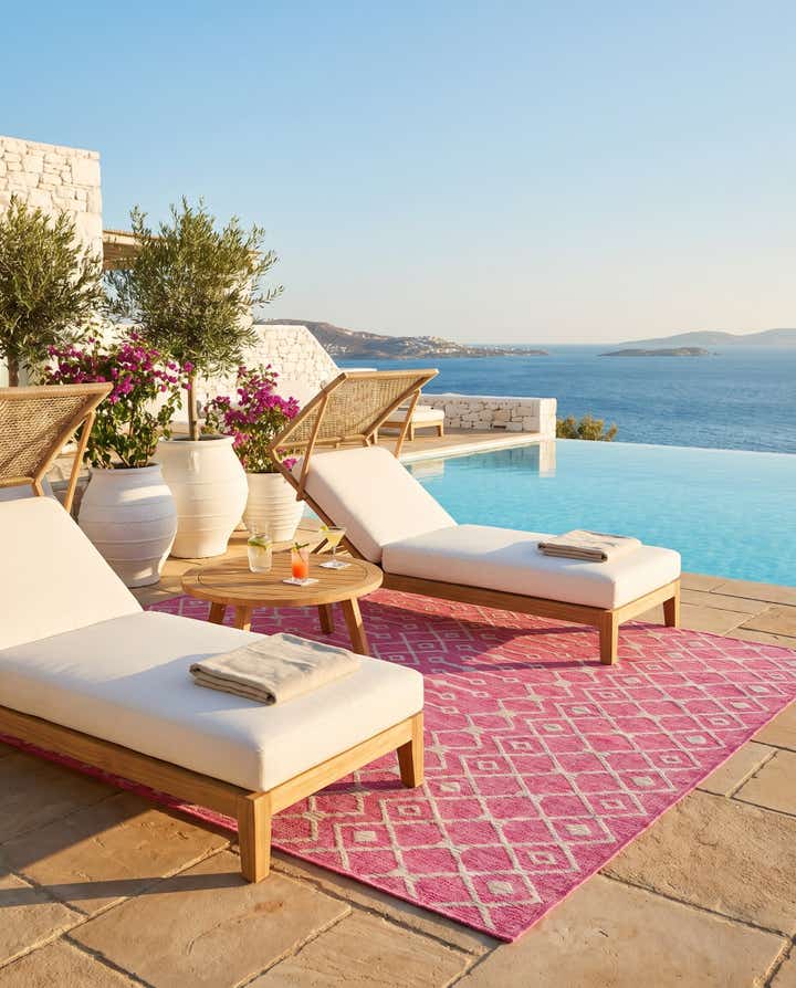 7' x 10' Easy-Clean Lattice Indoor / Outdoor Rug