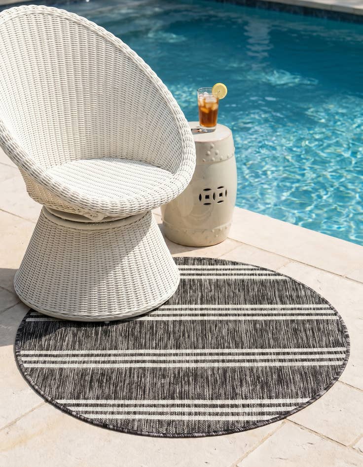 Detail image of 3' x 3' Easy-Clean Jill Zarin Anguilla Indoor / Outdoor Round Rug
