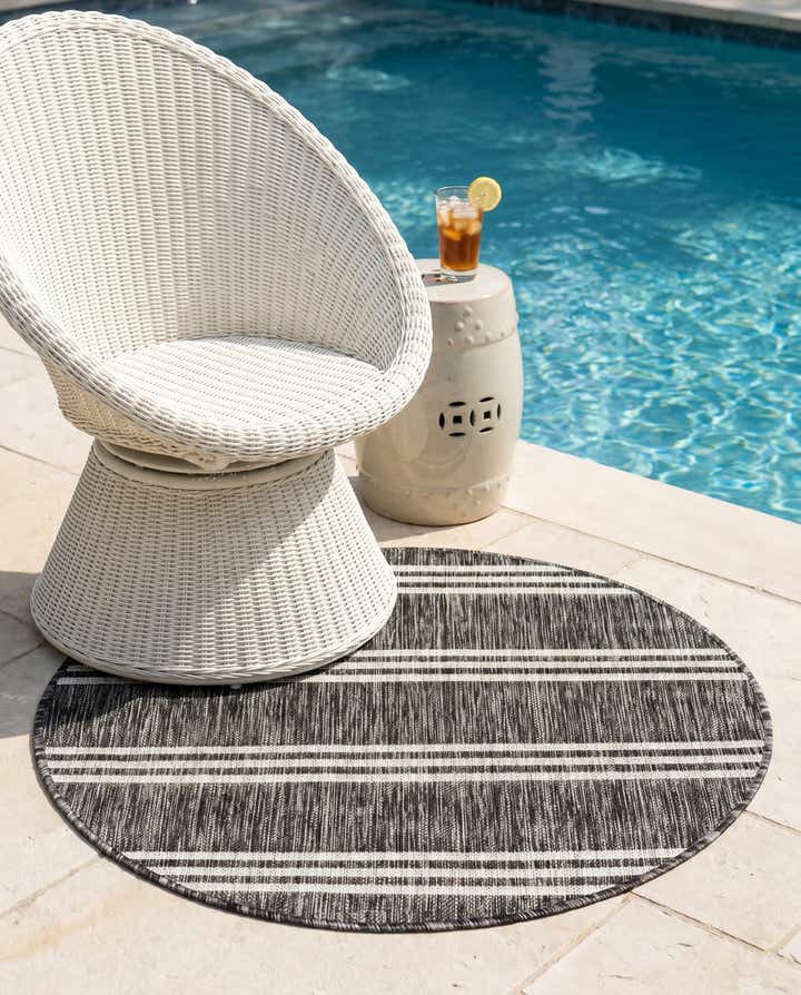 3' x 3' Easy-Clean Jill Zarin Anguilla Indoor / Outdoor Round Rug