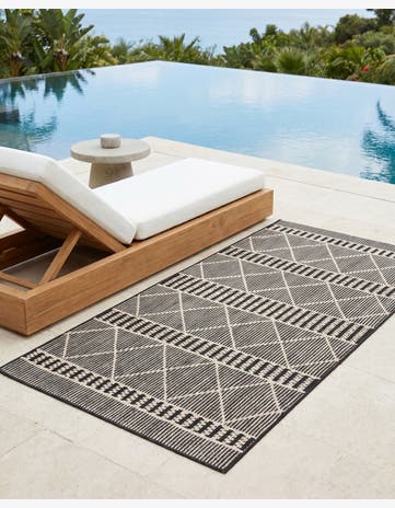 Black Easy-Clean Trellis Indoor / Outdoor Rug