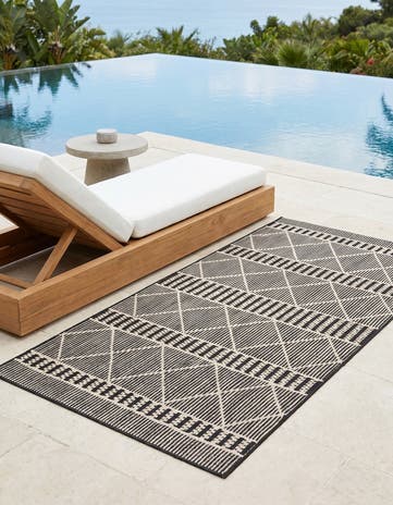 3' 3 x 5' 3 Easy-Clean Trellis Indoor / Outdoor Rug