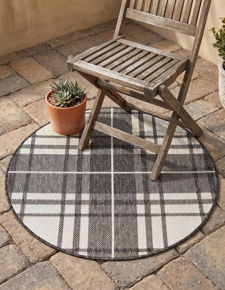 Detail image of 3' x 3' Easy-Clean Checkered Indoor / Outdoor Round Rug