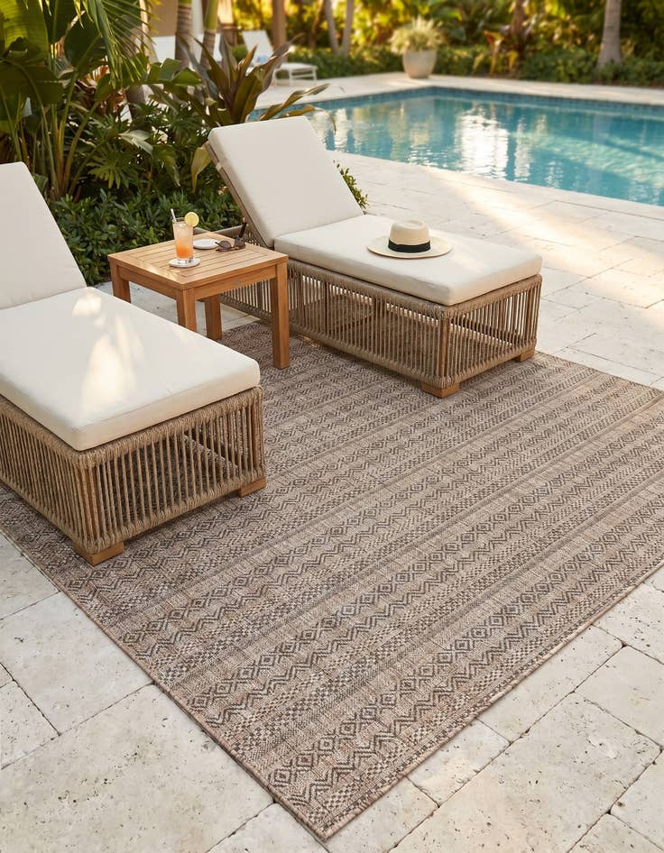 Detail image of 5' 3 x 8' Easy-Clean Ribbon Indoor / Outdoor Rug