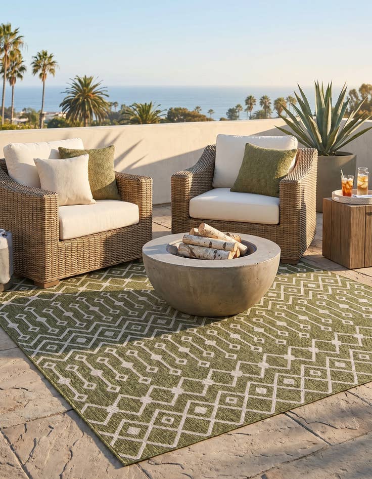 Detail image of 7' 10 x 7' 10 Easy-Clean Trellis Indoor / Outdoor Square Rug