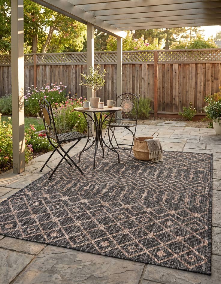 Detail image of 3' x 5' 3 Easy-Clean Lattice Indoor / Outdoor Rug