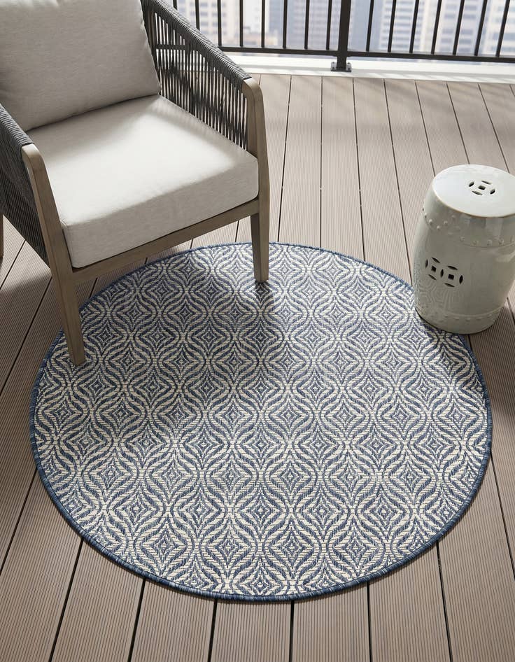 Detail image of 4' x 4' Easy-Clean Trellis Indoor / Outdoor Round Rug