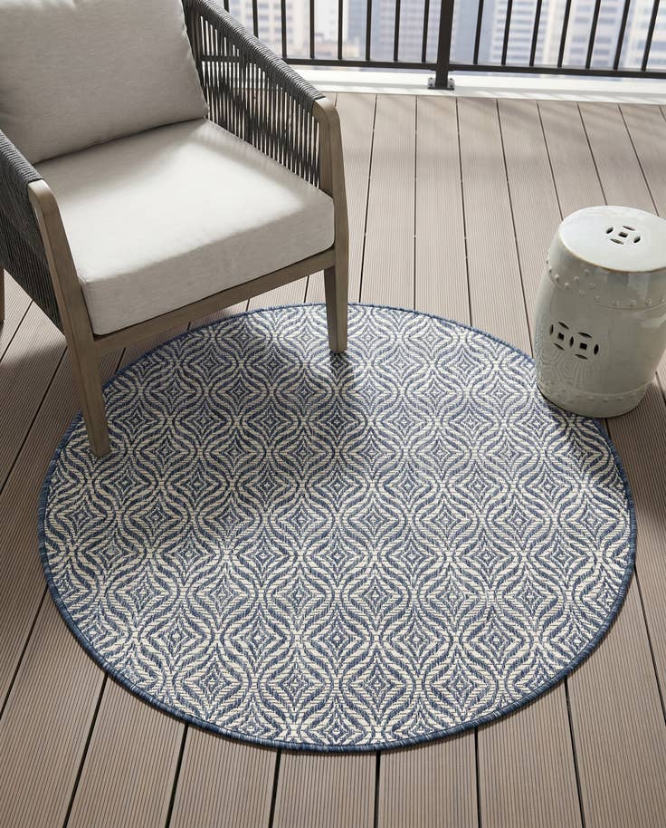 Detail image of 4' x 4' Easy-Clean Trellis Indoor / Outdoor Round Rug