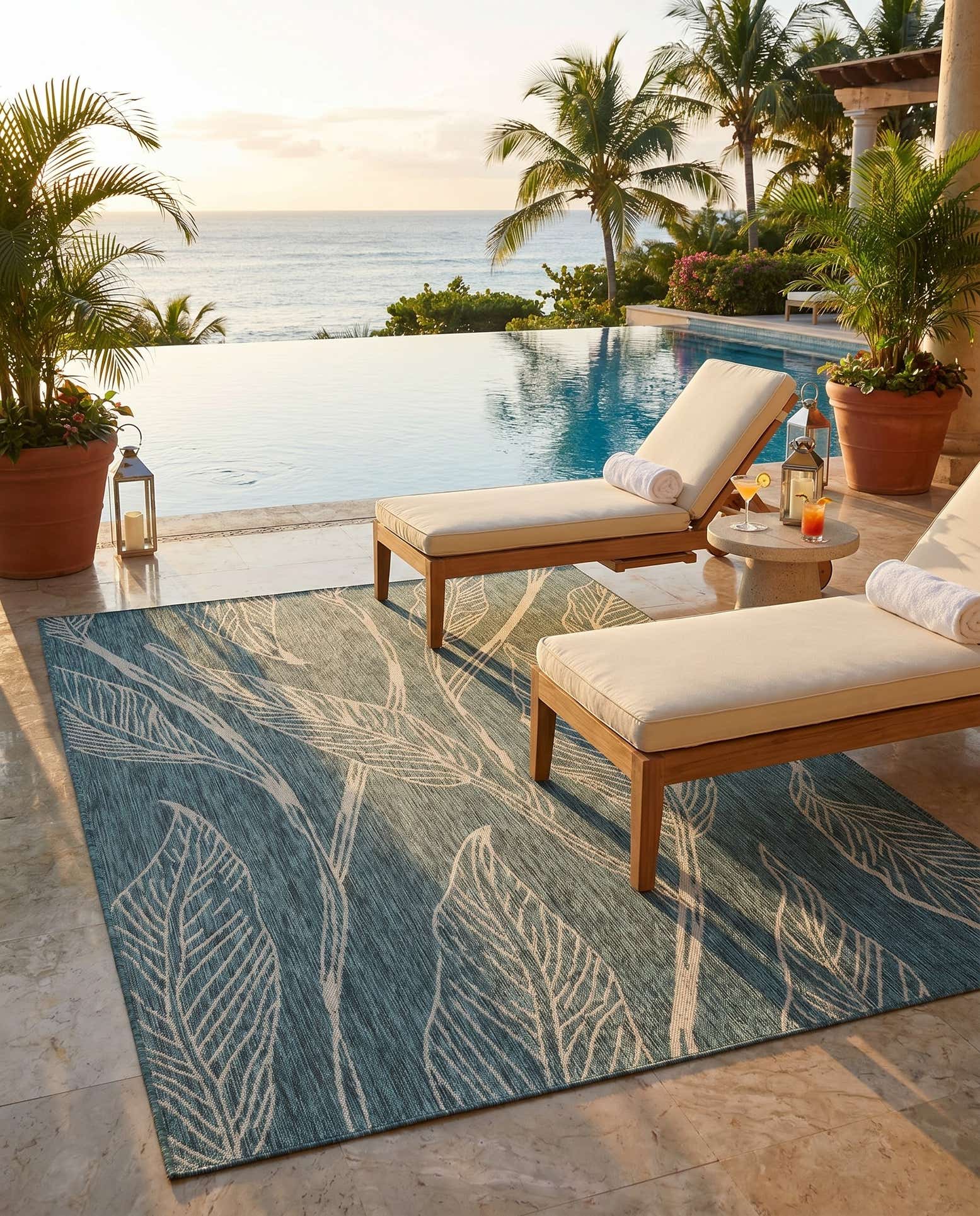 7' x 10' Easy-Clean Botanical Indoor / Outdoor Rug