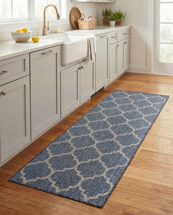 2' x 5' Easy-Clean Lattice Indoor / Outdoor Runner Rug