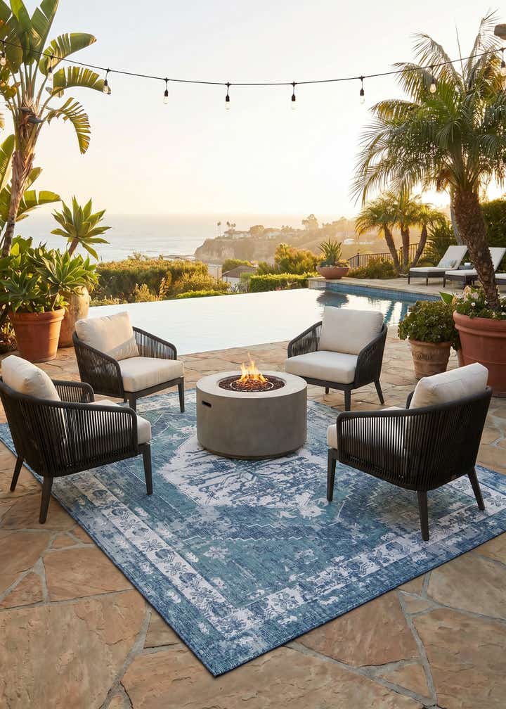 9' x 12' Easy-Clean Traditional Indoor / Outdoor Rug