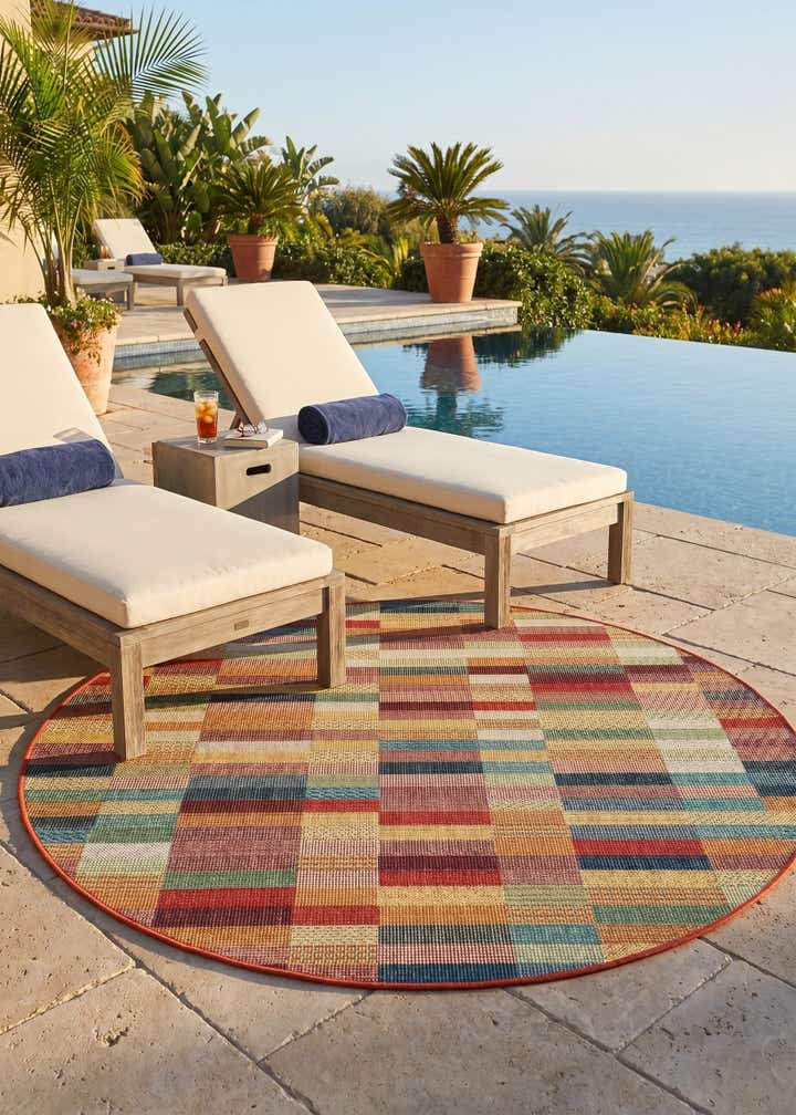 6' 1 x 6' 1 Easy-Clean Baja Indoor / Outdoor Round Rug