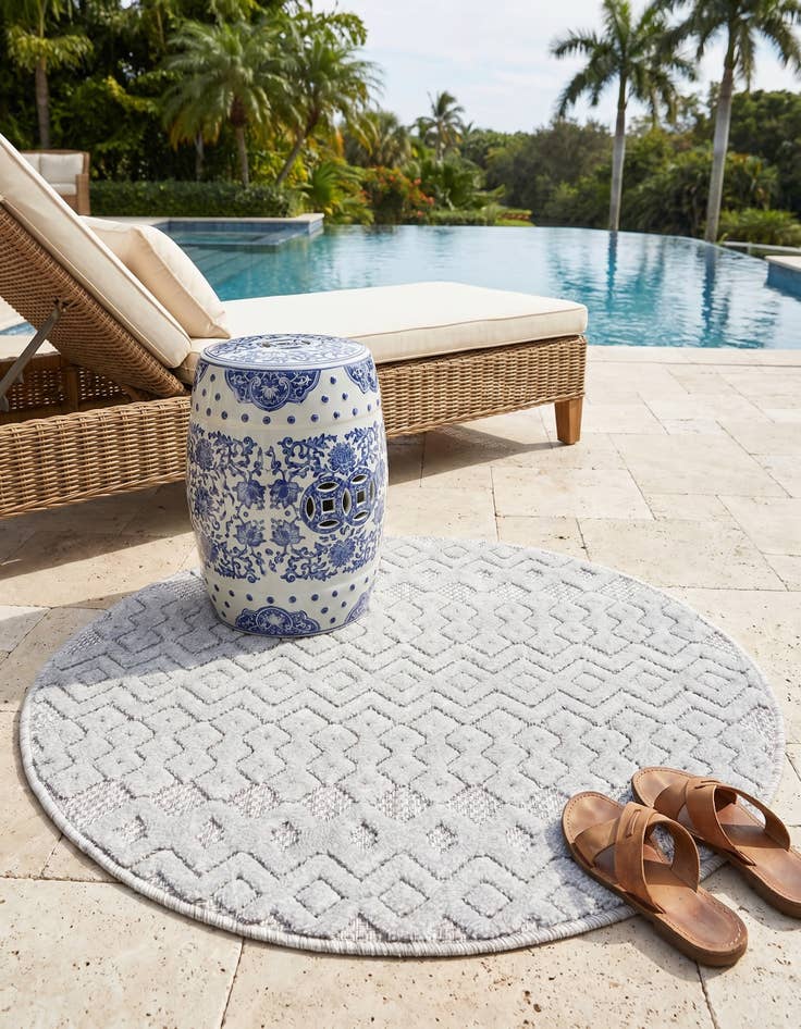 Detail image of 3' x 3' Easy-Clean Trellis Textured Indoor / Outdoor Round Rug