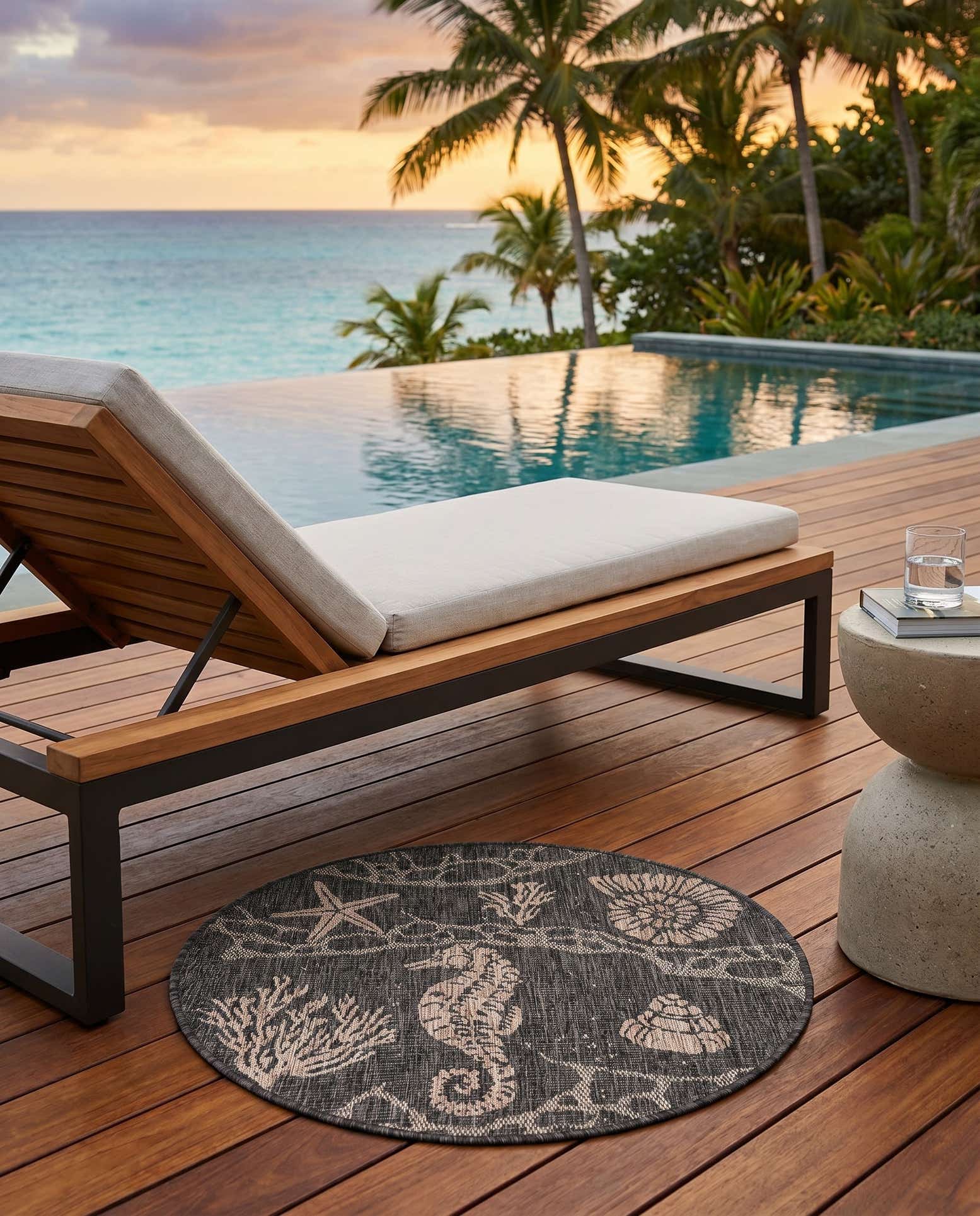 3' x 3' Easy-Clean Coastal Indoor / Outdoor Round Rug